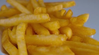 Patates kızartması bir kase kadar yakın çekim