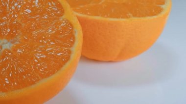 Taze dilimlenmiş portakal - yakın çekim yukarı