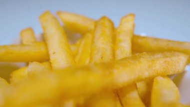 Patates kızartması bir kase kadar yakın çekim
