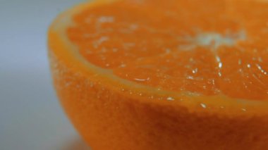 Taze dilimlenmiş portakal - yakın çekim yukarı