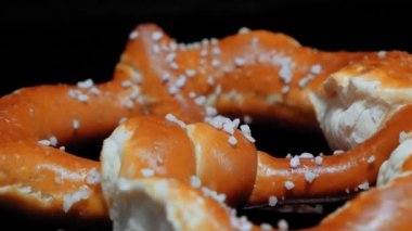 Taze pişmiş simit - ateş yakından