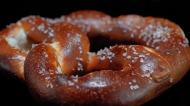 Taze pişmiş simit - ateş yakından