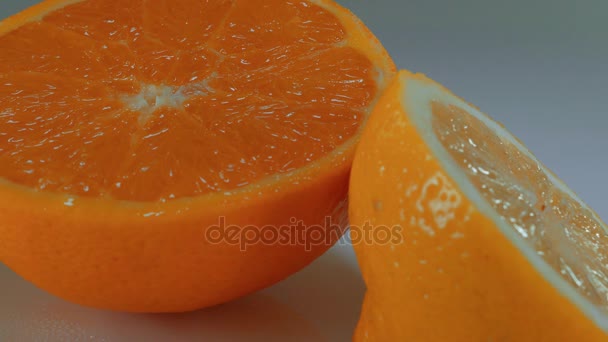 Taze dilimlenmiş portakal - yakın çekim yukarı — Stok video