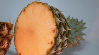 Dilimlenmiş ananas - çok ferahlatıcı ve taze Market