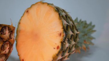 Dilimlenmiş ananas - çok ferahlatıcı ve taze Market