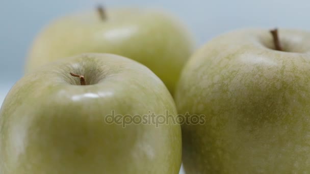Zblízka střílel z čerstvých jablek — Stock video
