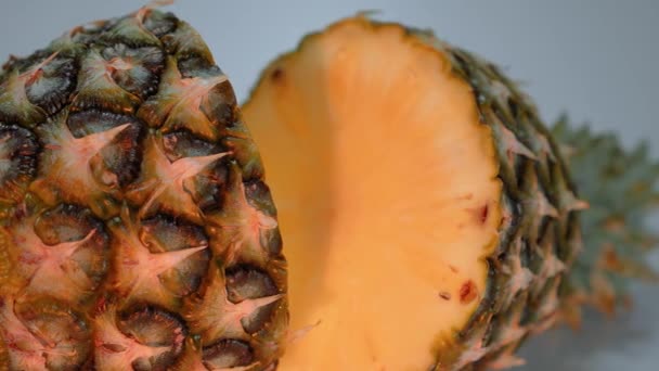 Plasterki ananasa - bardzo orzeźwiające i świeże z rynku — Wideo stockowe