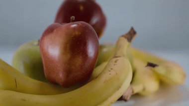Taze meyve - elma ve muz
