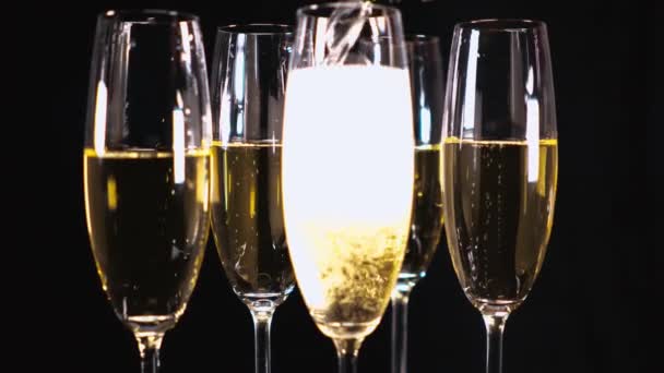 Glazen Champagne of mousserende wijn — Stockvideo