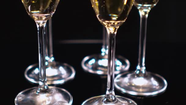 Glasses of Champagne or sparkling wine — Stock Video