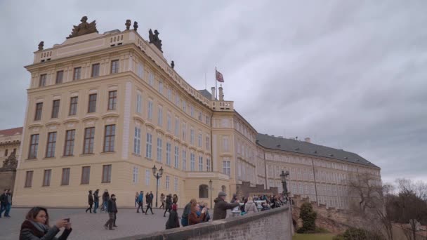 プラハ プラハを歩いて人々 チェコ共和国 2017 — ストック動画