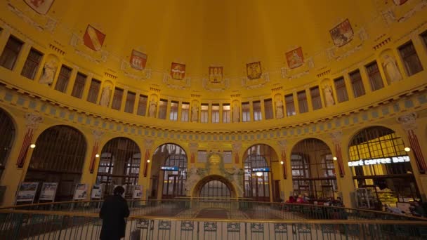 Широкоугольный Снимок Железнодорожного Вокзала Центральный Вокзал Праги Прага Чешская Республика — стоковое видео
