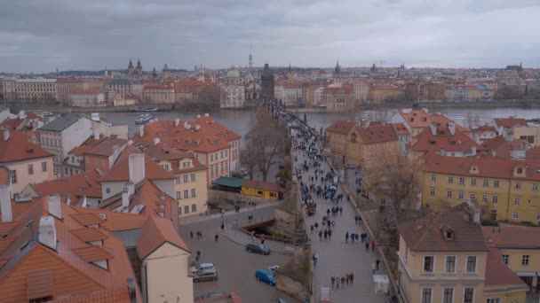 布拉格 布拉格 捷克共和国查尔斯桥上的人 2017年3月19日 — 图库视频影像