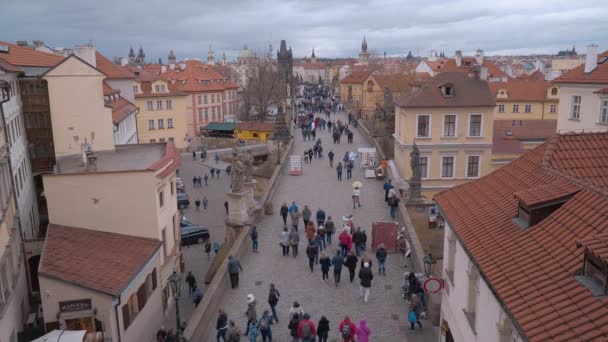 Människor Karlsbron Prag Prag Tjeckien Mars 2017 — Stockvideo
