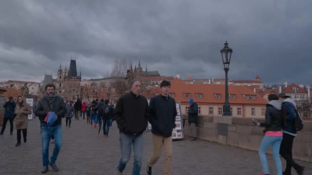 Pessoas Ponte Charles Praga Prague República Checa Março 2017 — Vídeo de Stock