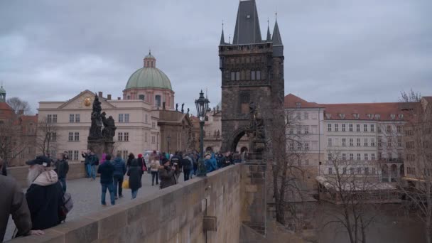 Люди Карлового Мосту Празі Прага Чехія Березня 2017 — стокове відео