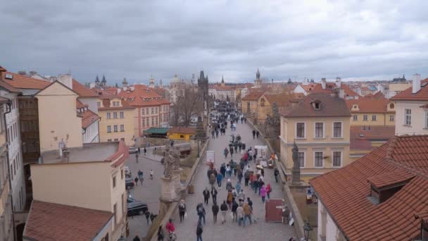 Mensen Karelsbrug Praag Praag Tsjechische Republiek Maart 2017 — Stockvideo