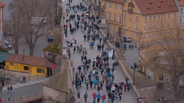 Mensen Karelsbrug Praag Praag Tsjechische Republiek Maart 2017 — Stockvideo