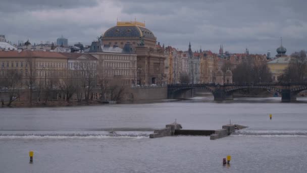 布拉格市著名的Vltava河 捷克共和国 2017年3月20日 — 图库视频影像