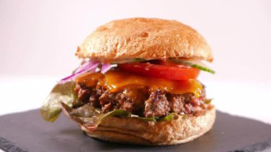 Büyük Cheeseburger - yemek hazır