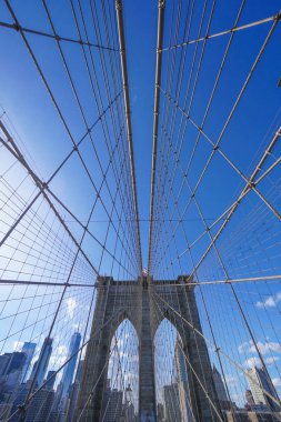 New York ünlü Brooklyn Köprüsü-Manhattan - New York - 1 Nisan 2017 şaşırtıcı mimarisinde