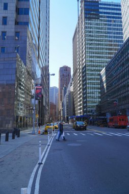 Güzel sokak görünümü Manhattan Merkez - New York - Manhattan için tipik - New York - 1 Nisan 2017