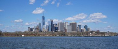 Tipik Manhattan New York Skyline - görünümü Hudson Nehri-Manhattan - New York - 1 Nisan 2017