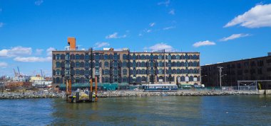 Eski güzel bir ön Govenors Island New York - Manhattan - New York - 1 Nisan 2017 bina.