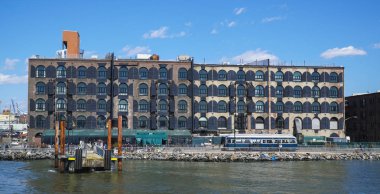 Eski güzel bir ön Govenors Island New York - Manhattan - New York - 1 Nisan 2017 bina.