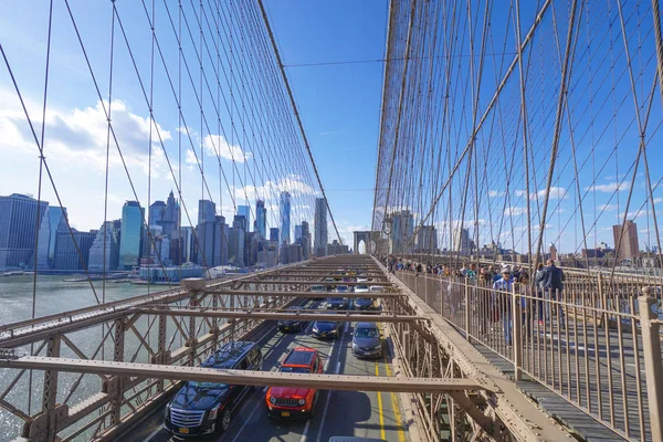Brooklyn Bridge Nueva York - un famoso hito - MANHATTAN - NUEVA YORK - 1 DE ABRIL DE 2017 — Foto de Stock