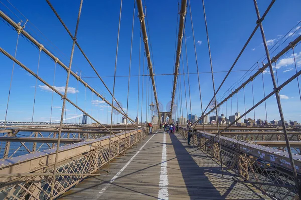 Brooklyn-híd New York - a híres mérföldkő-Manhattan - New York - 2017. április 1. — Stock Fotó
