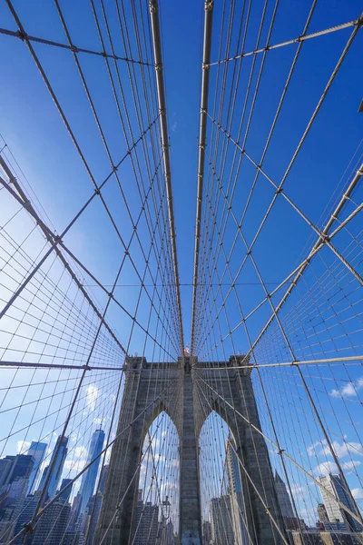 Καταπληκτική αρχιτεκτονική στην Νέα Υόρκη το διάσημο Brooklyn Bridge-Manhattan - Νέα Υόρκη - 1 Απριλίου 2017 — Φωτογραφία Αρχείου
