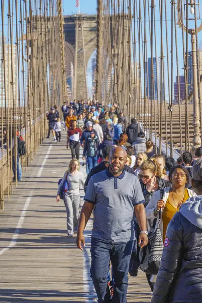 Γέφυρα του Μπρούκλιν Νέας Υόρκης σε μια ηλιόλουστη ημέρα-Manhattan - Νέα Υόρκη - 1 Απριλίου 2017 — Φωτογραφία Αρχείου