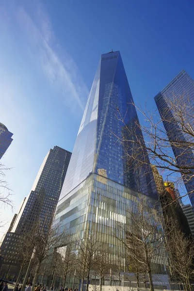 One World Trade Center - najwyższego budynku w New York - Manhattan - Nowy Jork - 1 kwietnia 2017 r. — Zdjęcie stockowe