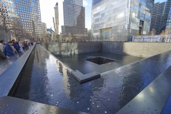Vi kommer aldrig att glömma - Ground Zero minnesmärke på World Trade Center-Manhattan - New York - 1 April 2017 — Stockfoto