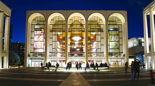 Ontmoet - de Metropolitan Opera in het Lincoln Center in Manhattan - Manhattan - New York - 1 April 2017 — Stockfoto