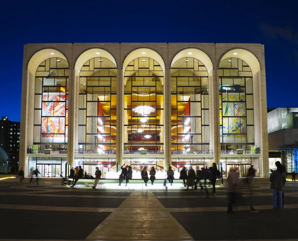 Wereld beroemde Metropolitan Opera House in Lincoln Center New York - Manhattan - New York - 1 April 2017 — Stockfoto