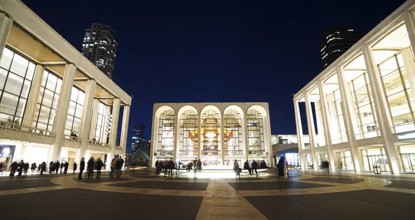 Groothoek schot van Lincoln Center New York - Manhattan - New York - 1 April 2017 — Stockfoto