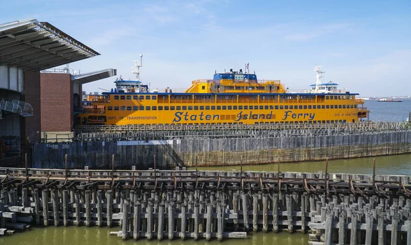 Staten Island Ferry, New York - Manhattan - New York - 2017. április 1. — Stock Fotó