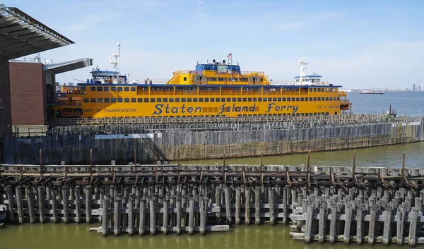 Staten Island Ferry em Nova Iorque- MANHATTAN - NOVA IORQUE - 1 de abril de 2017 — Fotografia de Stock