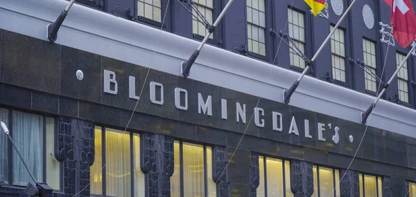 Bloomingdales New York - enorme warenhuis in Manhattan - Manhattan - New York - 1 April 2017 — Stockfoto