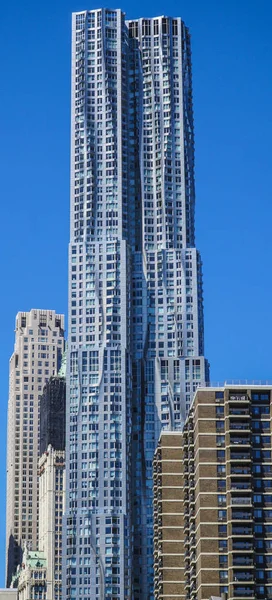 Frank Gehry Building in Manhattan New York - modern architecture- MANHATTAN - NEW YORK - APRIL 1, 2017 — Stock Photo, Image