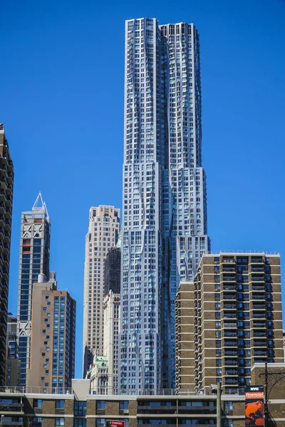 Vacker arkitektur - The Gehry byggnad i Manhattan - Manhattan - New York - 1 April 2017 — Stockfoto