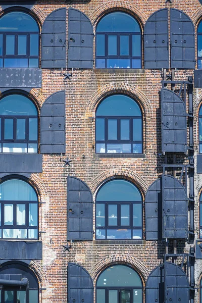 Altes gebäude mit schöner front auf govenors island new york- manhattan - new york - 1. april 2017 — Stockfoto