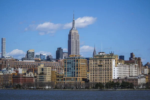 Skyline Манхеттена з Емпайр-Стейт-Білдінг-Манхеттен - Нью-Йорк - 1 квітня 2017 — стокове фото