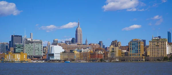 Skyline van Midtown Manhattan met Empire State Building-- New York - Manhattan, 1 April 2017 — Stockfoto