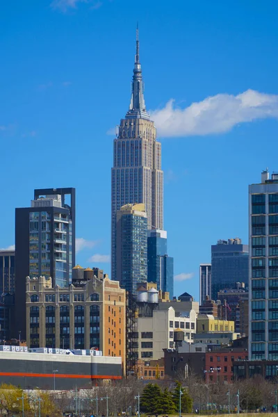 De skyscapers van Midtown Manhattan met Empire State Building-- New York - Manhattan, 1 April 2017 — Stockfoto