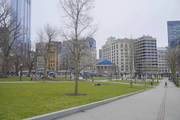 Beautiful Boston Common-Park in de stad - Boston, Massachusetts - 3 April 2017 — Stockfoto