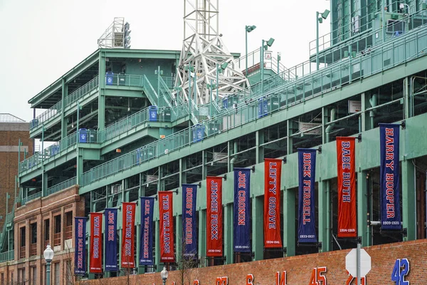 A famous landmark in Boston - Fenway Park - BOSTON , MASSACHUSETTS - APRIL 3, 2017 — Stock Photo, Image