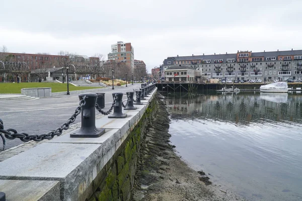 Boston harbor at North Boston - BOSTON , MASSACHUSETTS - APRIL 3, 2017 — Stock Photo, Image